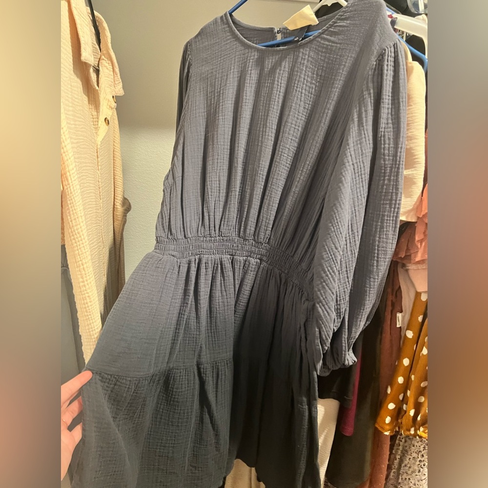 Dress with puffy long sleeves